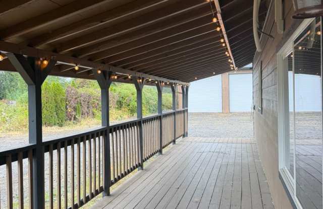 3 bedroom home with porch and shop!! Gallery 4