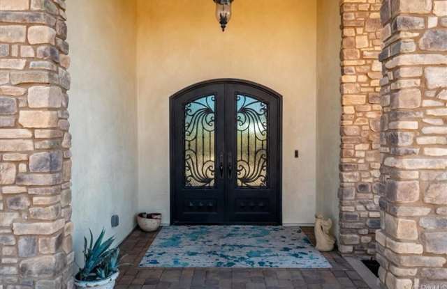 1160 Fire Rock Gallery 4