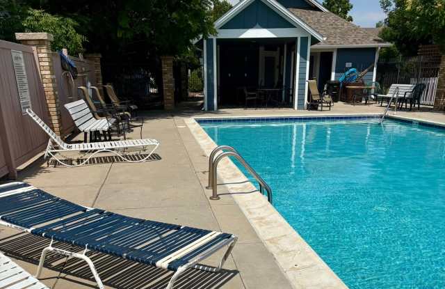 2 bed 2.5 bath available 9/17! photos photos