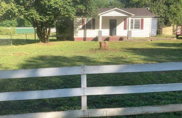 HOGANSVILLE- 8977 Hogansville Rd 2 Bedroom 1 Bath - 8977 Hogansville Road, Troup County, GA 30230