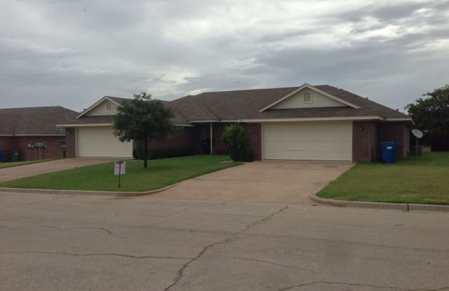 615 Park Lane - 615 Park Lane, Hewitt, TX 76643
