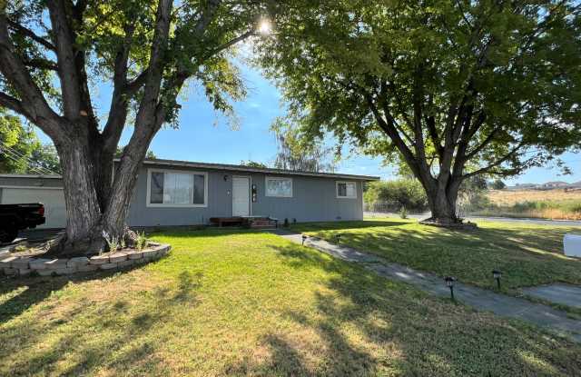 Cozy Home on Corner Lot! photos photos