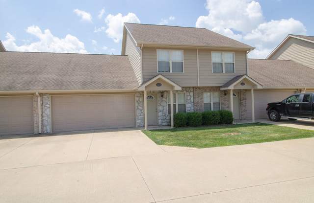 Spacious North Side Townhouse - 1403 Raleigh Drive, Columbia, MO 65202