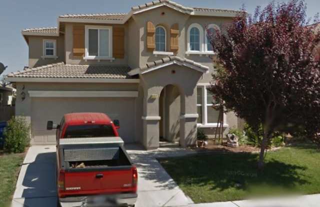 Spacious 3/2.5 ready to be called home!!!! Gallery 1
