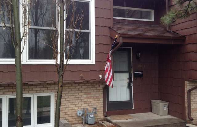 2 BEDROOM, 1 BATHROOM TOWNHOUSE IN THE AVENUES - 1003 Country Club Avenue, Cheyenne, WY 82001