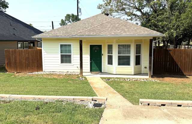DENISON TX 3/2 NEAR DOWNTOWN! ALL APPLIANCES INCLUDING WASHER/DRYER photos photos