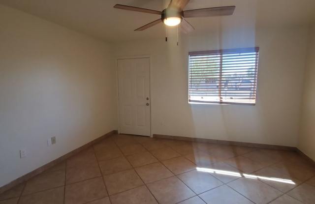 4 bedroom, 1.5 bath - North Phoenix - Big bkyd - 29th Street  Greenway photos photos