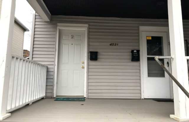 403 1/2 E. Monroe Gallery 1