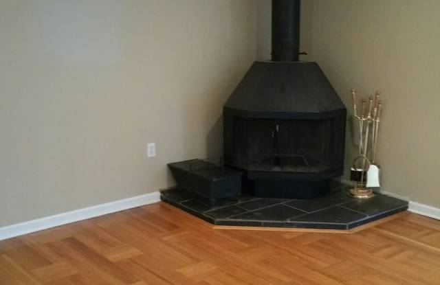 1832 Cherokee Bluff Dr Gallery 3