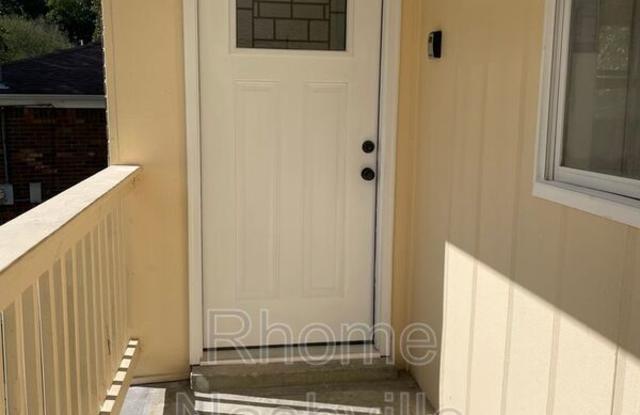 916 Algonquin Ct Gallery 2