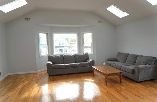 278 WOODLAWN AVE Gallery 2
