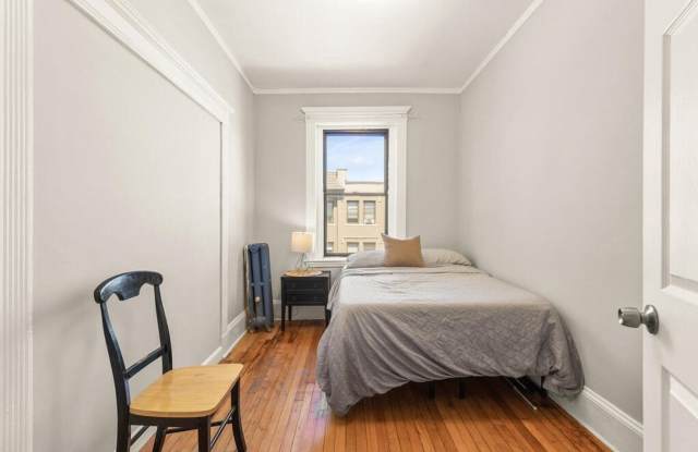 Nice 4 bed in Allston Gallery 3