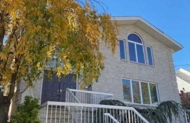 210 Elsmere Place - 210 Elsmere Place, Fort Lee, NJ 07024