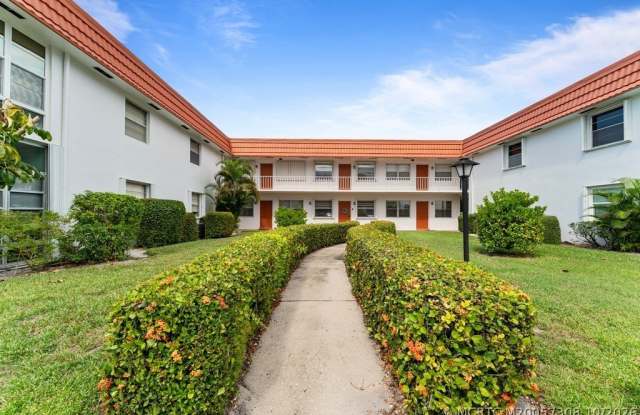 2600 SE Ocean Boulevard Gallery 1