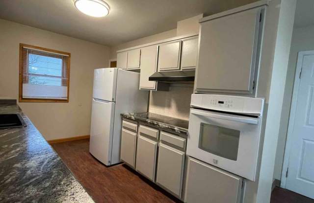 Charming 3 Bed, 2 Bath Home Near CSU & Old Town Fort Collins! photos photos
