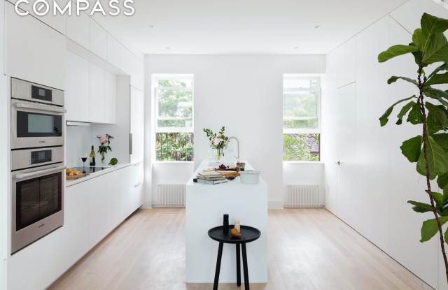 240 Saint Johns Place Gallery 3