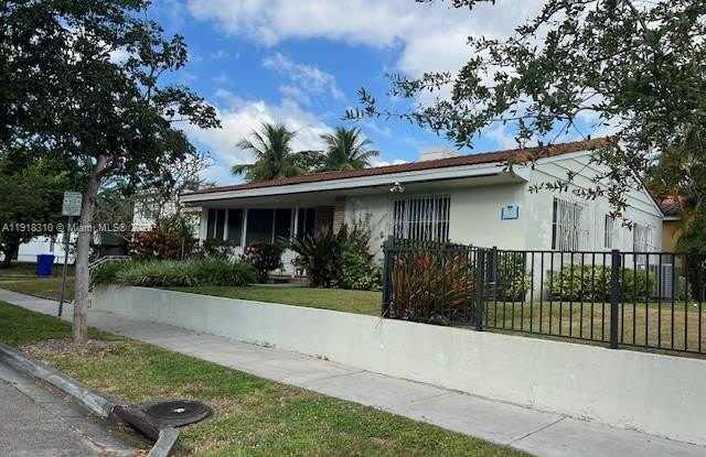 1860 SW 4th Ave photos photos