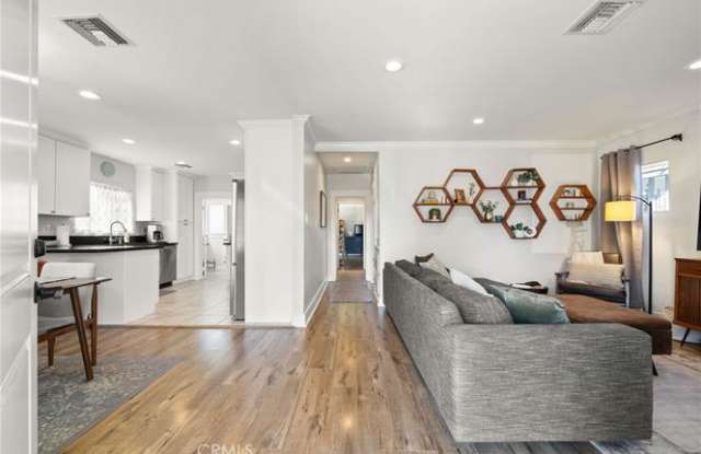 607 East Commonwealth Avenue Gallery 3