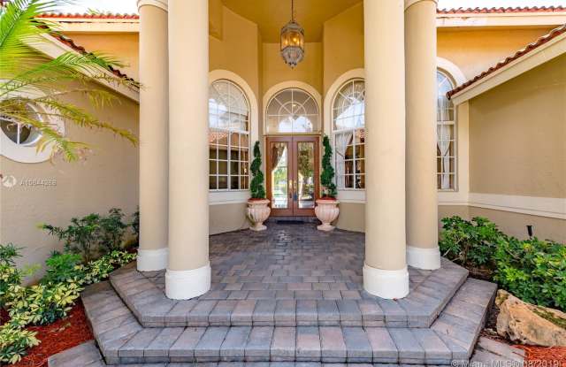 2739 Meadowood Dr Gallery 2