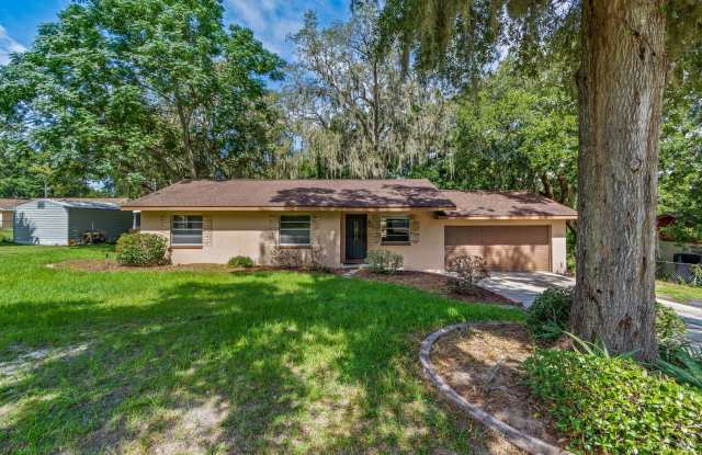 Fruitland Park 3/2 with large, fenced backyard and attached garage - 36119 Hickory Street, Lake County, FL 34731 Fruitland Park 3/2 with large, fenced backyard and attached garage - 36119 Hickory Street, Lake County, FL 34731