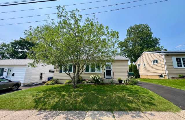 Stunning 3-Bedroom Single Family Home in Glenside! Landscaping INCLUDED! Available NOW! photos photos