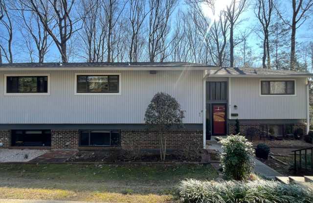 Newly listed! photos photos