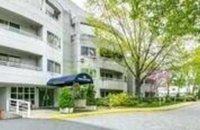 100 cuttermill Road unit: 1L photos photos