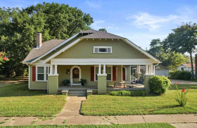Charming, Updated 3-Bedroom, 2-Bath Home in Gilmer! photos photos