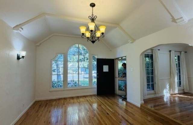 11914 Hartsook St Gallery 3