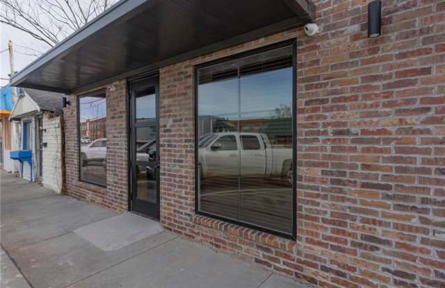 116 N Broadway Street Gallery 3