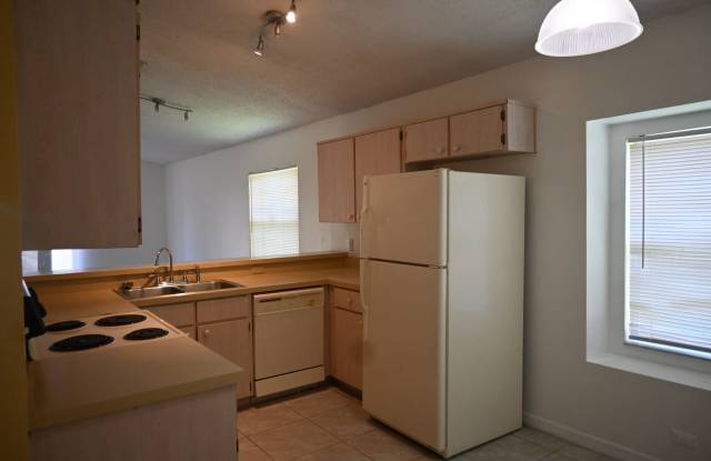 UNION PARK 3/2 IN RIVERS EDGE COMMUNITY W/ FENCED YARD-SMALL PETS OK! Gallery 4