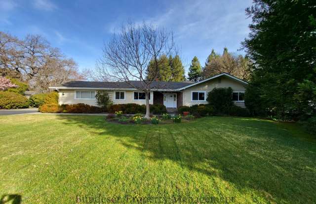 Beautiful 3 bedroom Ranch Home Near Santa Rosa Golf  Country Club ~ 460 Piezzi Lane, Santa Rosa, 95401 - 460 Piezzi Lane, Sonoma County, CA 95401