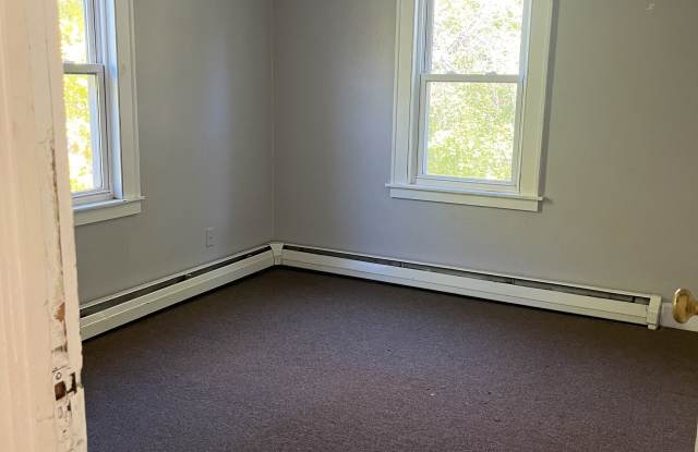 182 N Elm Street Gallery 2