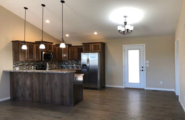 4Bd/3Bth - Home - Quiet Subdivision Gallery 3