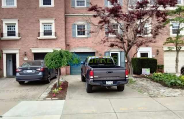 Upscale beautiful and spacious 3-bedroom, 2.5-bathroom apartment Oakland/Shadyside area photos photos