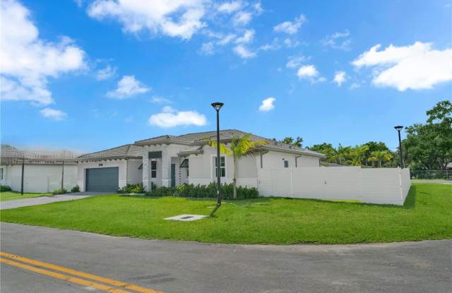 27306 Southwest 161st Court Gallery 2