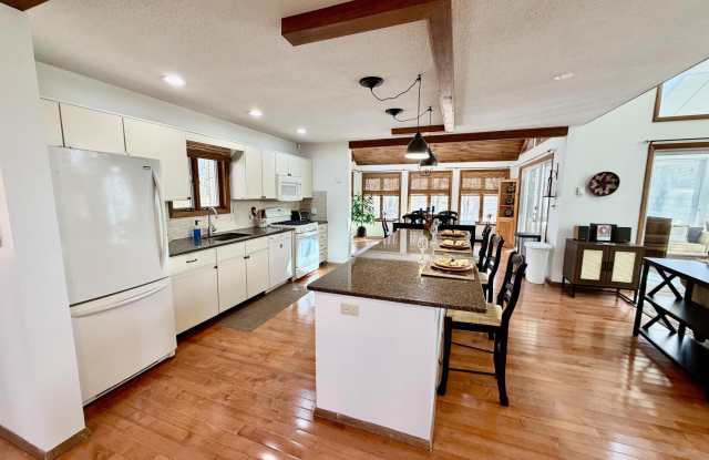 811 Paddock Court Gallery 2