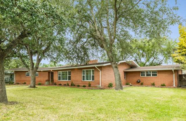 50 Cedar Lawn Circle - 50 Cedar Lawn Circle, Galveston, TX 77551
