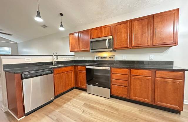Recently Renovated! Lovely Home in Masterson Station! New Flooring, Granite Countertop. Gallery 3