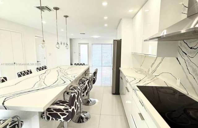 10730 NW 7th St photos photos