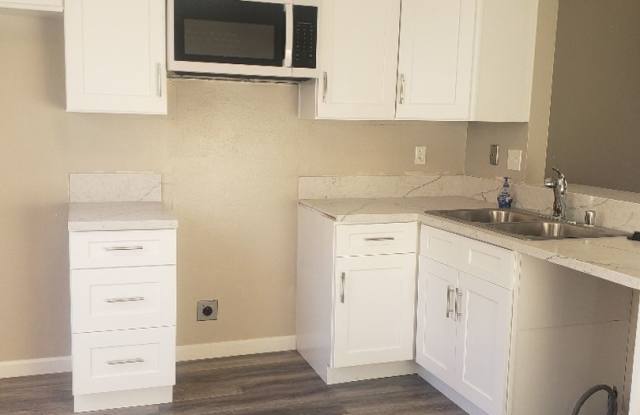 Well Appointed Condo with private yard! photos photos