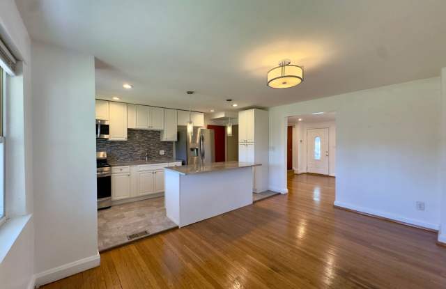 $250 Off 1st Month!!! Charming 3 Bedroom/2 Bathroom Townhome in Loch Raven, MD! Gallery 4