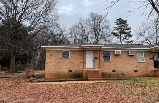 Two Bedroom Duplex in Lincolnton Gallery 2