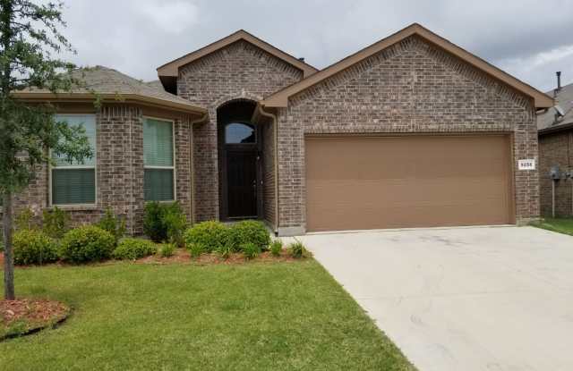 9256 Flying Eagle Ln - 9256 Flying Eagle Ln, Fort Worth, TX 76131