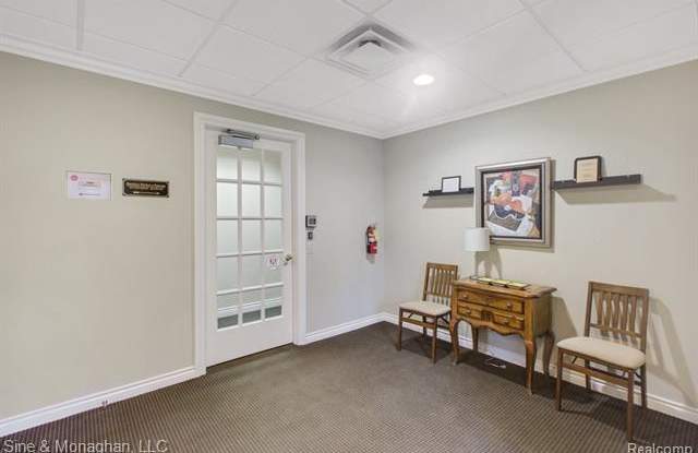 17156 KERCHEVAL Avenue Gallery 4