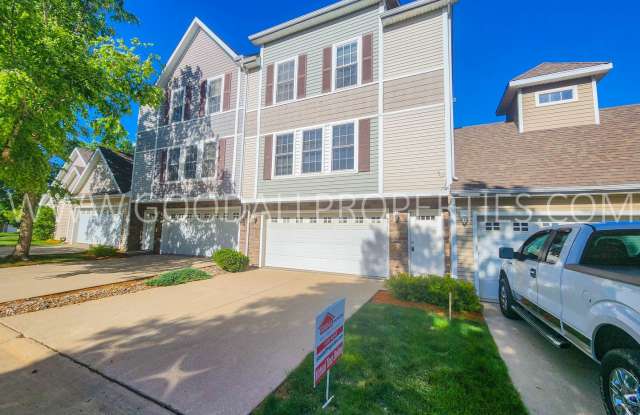RENT SPECIAL!! $500 off 1st Months rent if moved in by 8/1/25. 2 Bedroom 2.5 Bath Townhome in Urbandale with attached two car garage. photos photos