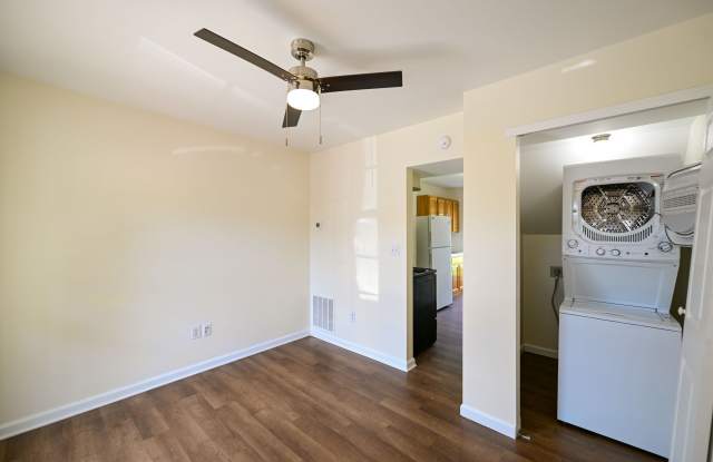 7 1/2 West 2nd Street - 2 Gallery 4