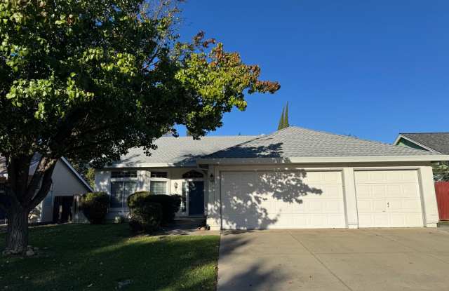 Antelope home with 3 car garage and gardener included Gallery 1