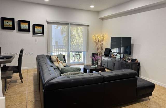 10800 NW 88th Ter photos photos