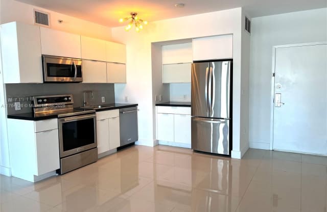 7700 Tatum Waterway Dr - 7700 Tatum Waterway Drive, Miami Beach, FL 33141